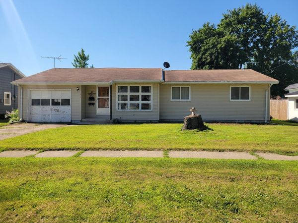 817 E Butler Street, Manchester, IA 52057