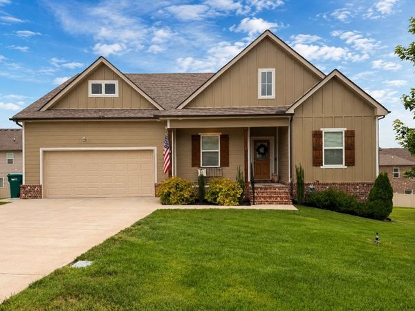 102 Albatross Ct, La Vergne, TN 37086