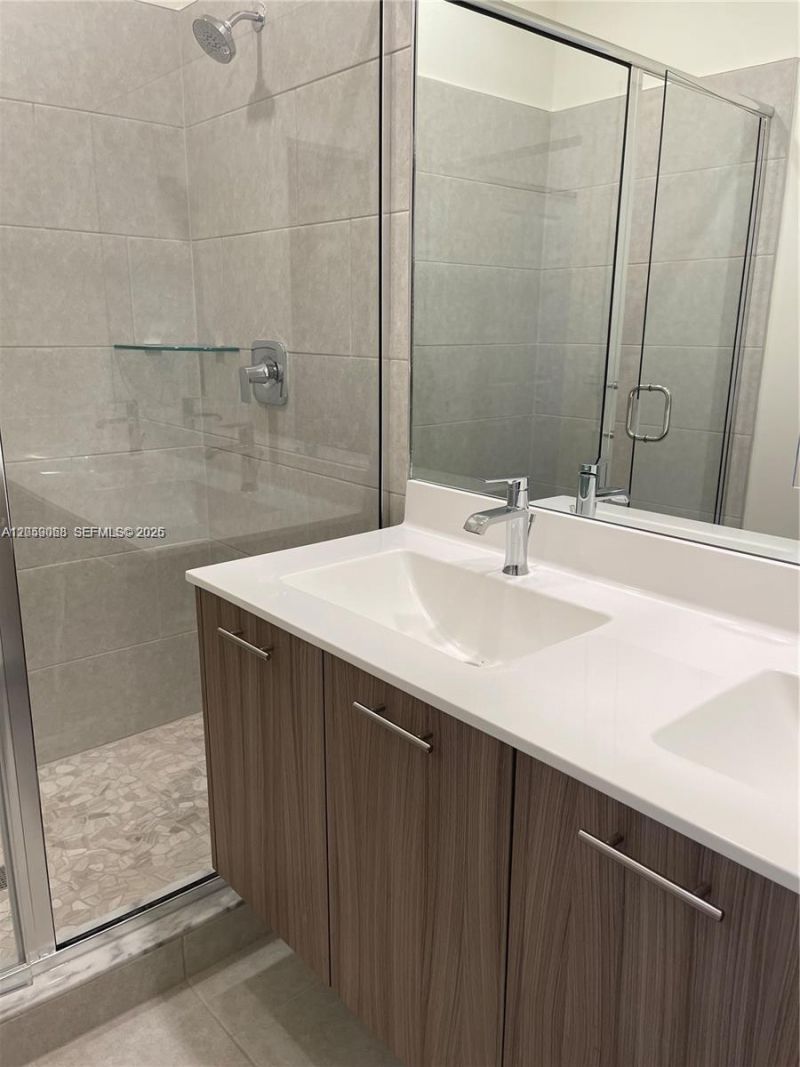 4576 NW 83rd Path , Doral, FL 33166 Photo