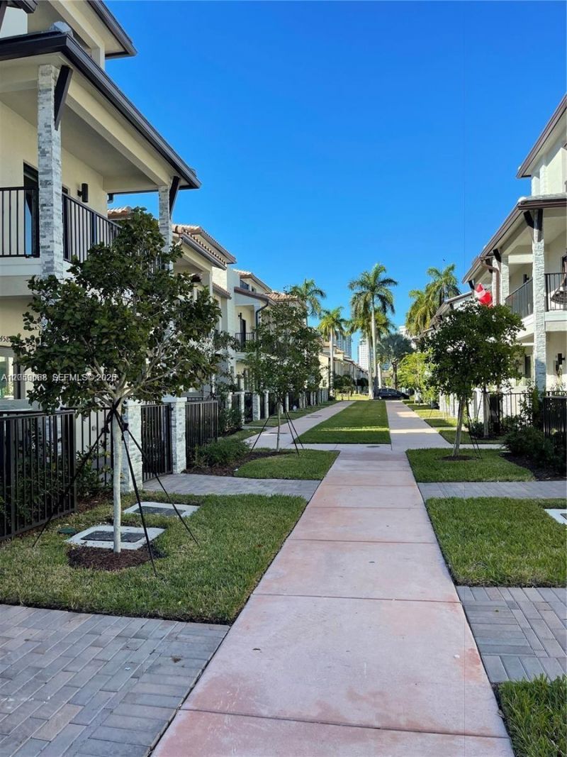 4576 NW 83rd Path , Doral, FL 33166 Photo