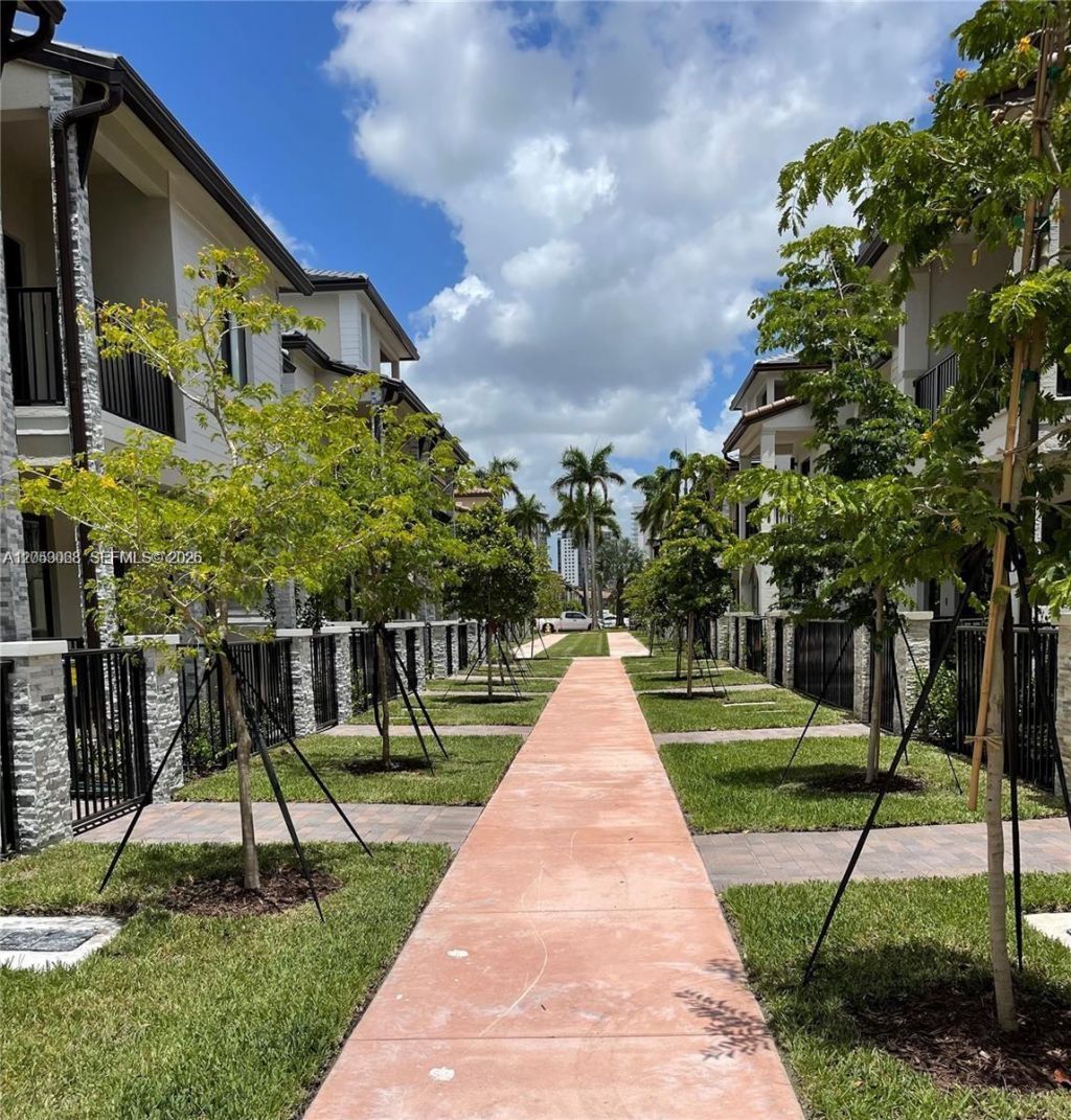 4576 NW 83rd Path , Doral, FL 33166 Photo