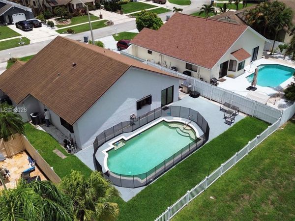 22738 Pickerel Cir, Boca Raton, FL 33428