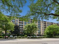 4601 W Touhy Avenue, Lincolnwood, IL 60712 primary photo