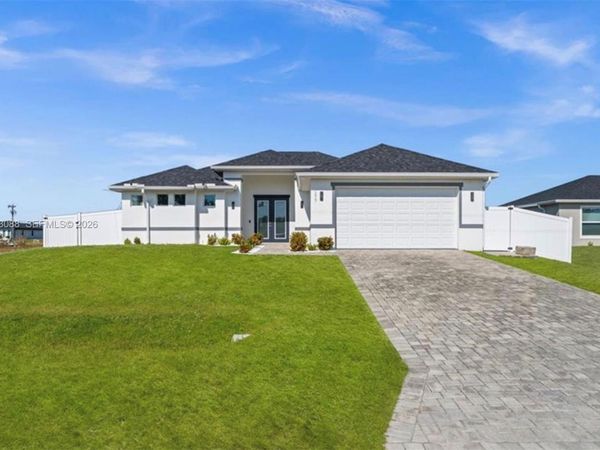 1017 NW 15th ter , Cape Coral, FL 33993