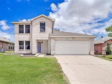 1044 Triple Crown Drive, Fort Worth, TX 76179