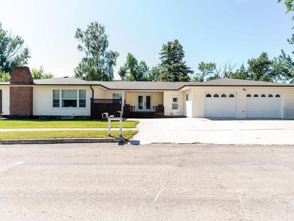 405 6th Avenue, Edgeley, ND 58433