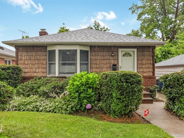 46-06 247 Street , Douglaston, NY 11362