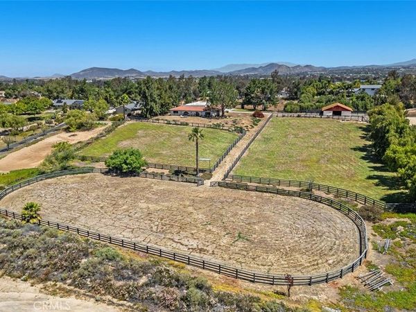 35820 Pauba Rd, Temecula, CA 92592