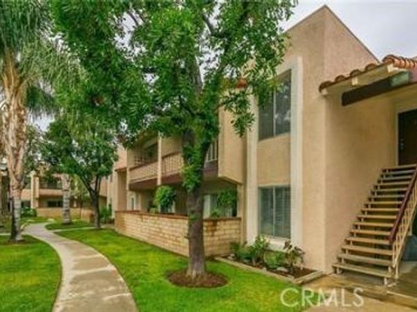 700 W La Veta Avenue, Unit R6, Orange, CA 92868