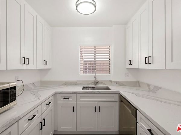 1904 11th Street, Unit 8, Santa Monica, CA 90404