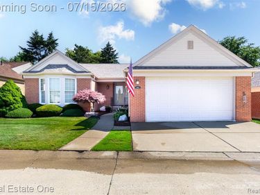 18801 Maple Circle N, Clinton Twp, MI 48036