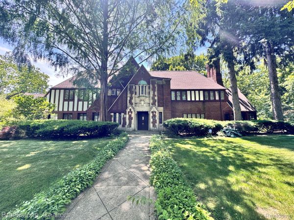 1735 Lincolnshire Drive, Detroit, Mi 48203