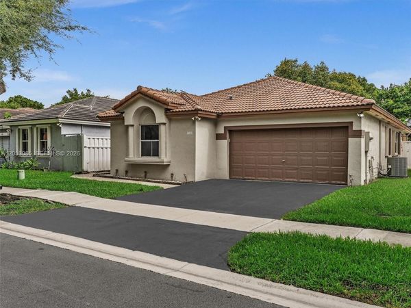 7249 NW 1st Mnr , Plantation, FL 33317