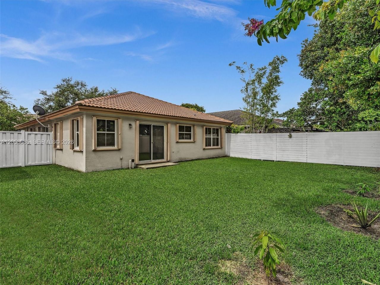 7249 NW 1st Mnr , Plantation, FL 33317 Photo