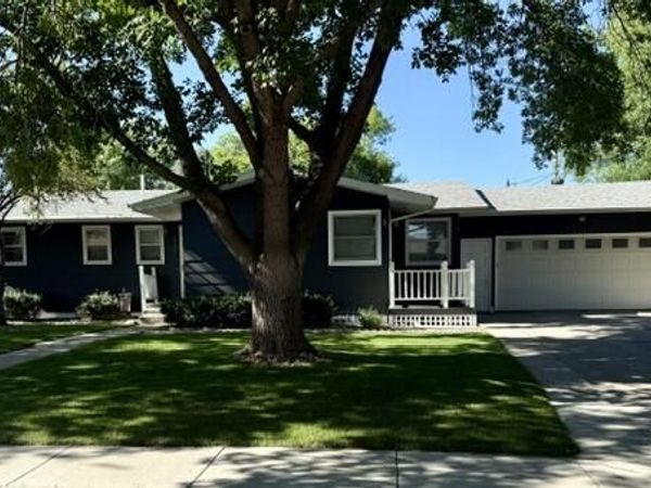 2211 SE Prospect Avenue, Aberdeen, SD 57401