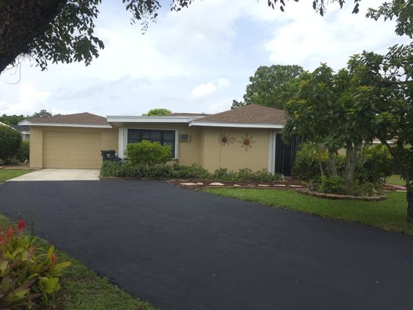 7539 Ace Road N, Greenacres, FL 33467
