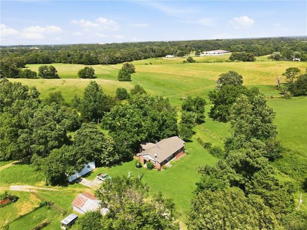 228 W 1st Avenue , Highfill, AR 72734