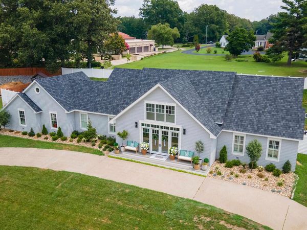 12 CHERRY TREE Place, Harrisburg, IL 62946