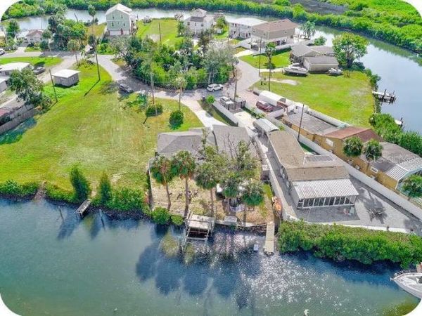8937 ROCKY CREEK DRIVE , TAMPA, FL 33615