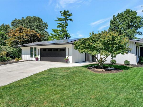 102 Greencroft Drive , Champaign, IL 61821