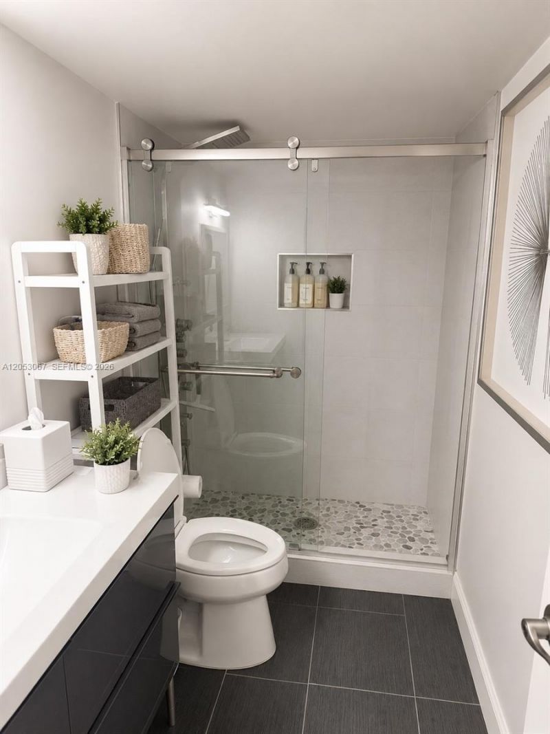 1000 Parkview Dr , Unit 710, Hallandale Beach, FL 33009 Photo