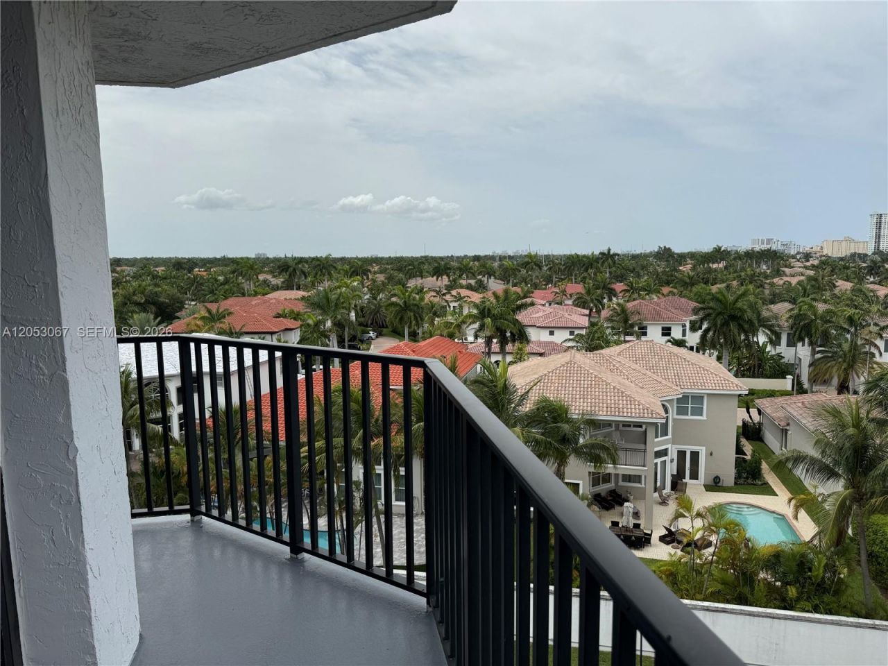 1000 Parkview Dr , Unit 710, Hallandale Beach, FL 33009 Photo