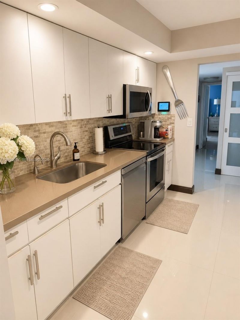 1000 Parkview Dr , Unit 710, Hallandale Beach, FL 33009 Photo