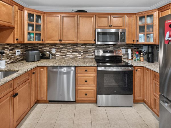 35 PALM LANE, LEVITTOWN, PA 19054
