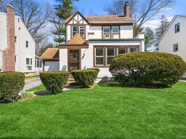 5 Burbury Lane , Great Neck, NY 11023