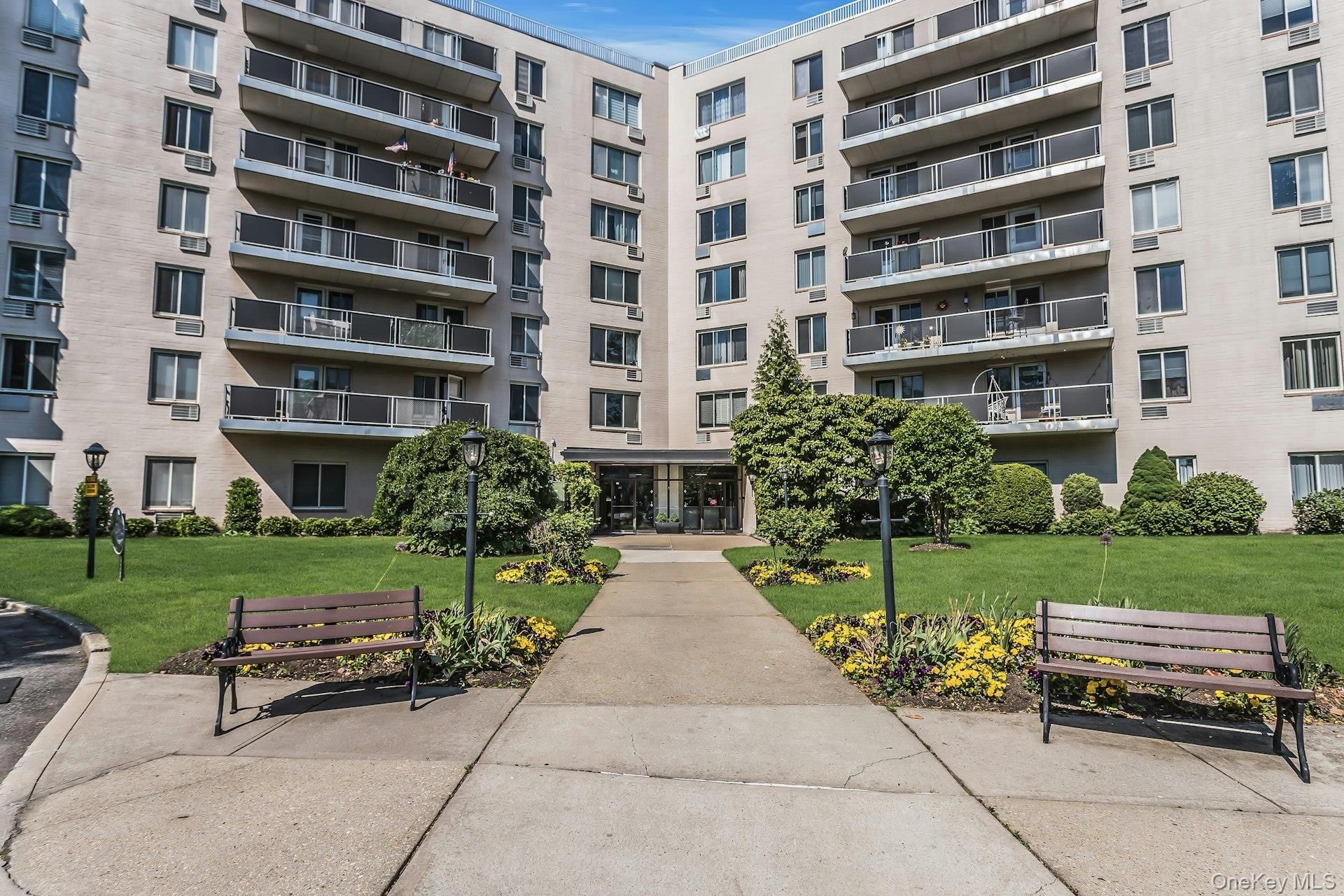 135 Post Avenue, Unit 6B, Westbury, NY 11590 Main Photo