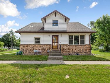 240 Rice Street N, Kasota, MN 56050