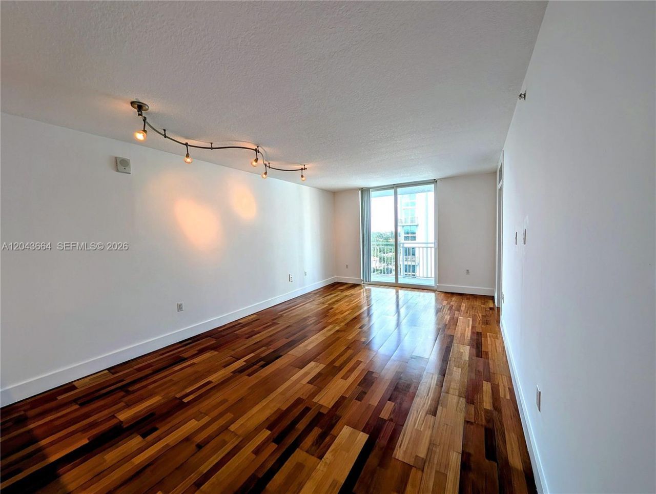 60 NW 37th Ave , Unit 605, Miami, FL 33125 Photo
