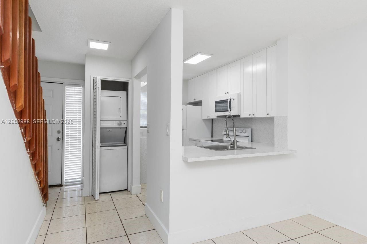 6854 NW 173rd Dr , Unit 209, Hialeah, FL 33015 Photo