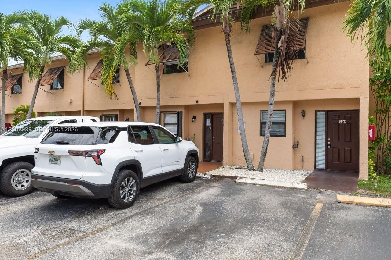 6854 NW 173rd Dr , Unit 209, Hialeah, FL 33015 Photo