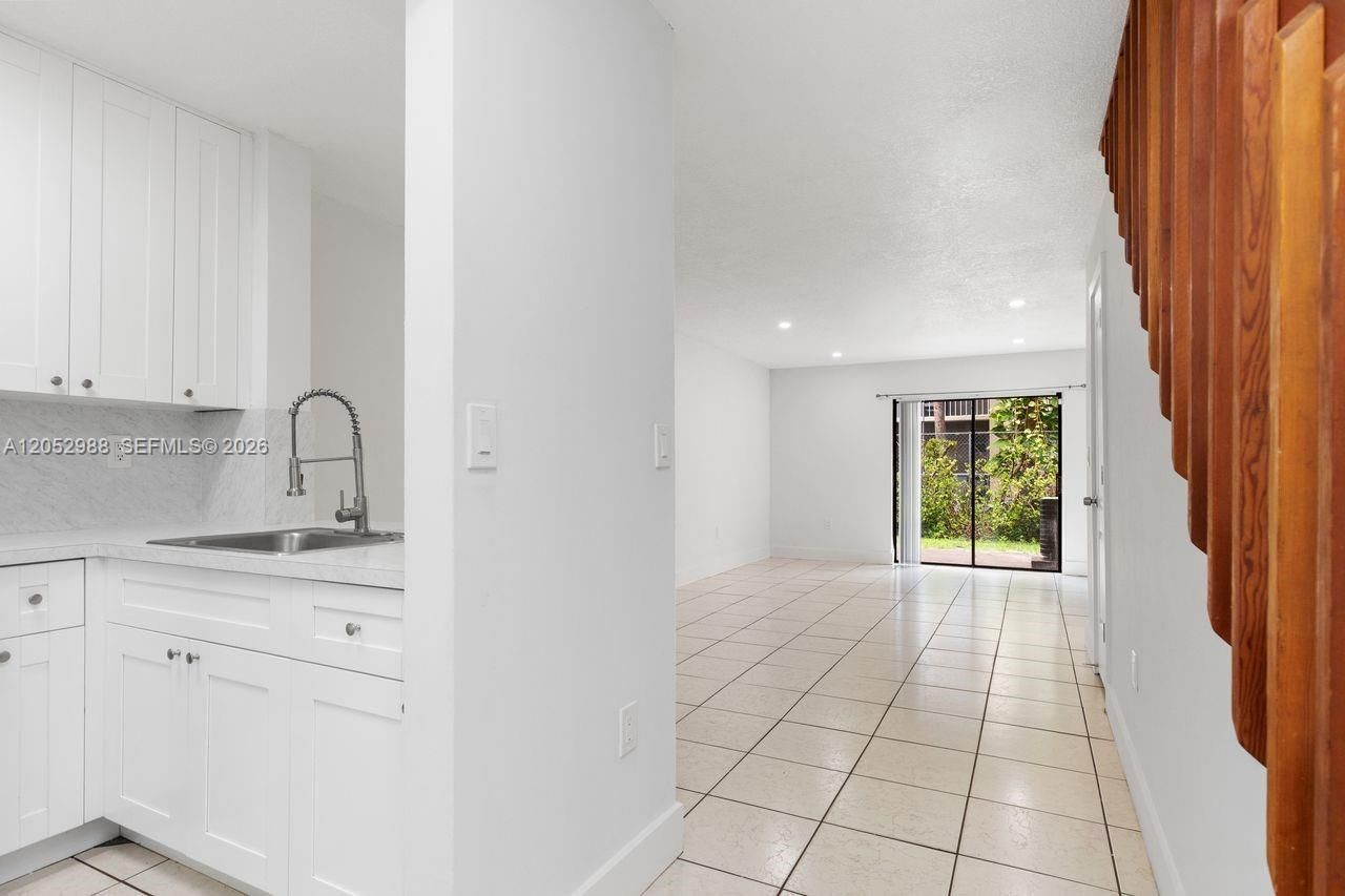 6854 NW 173rd Dr , Unit 209, Hialeah, FL 33015 Photo