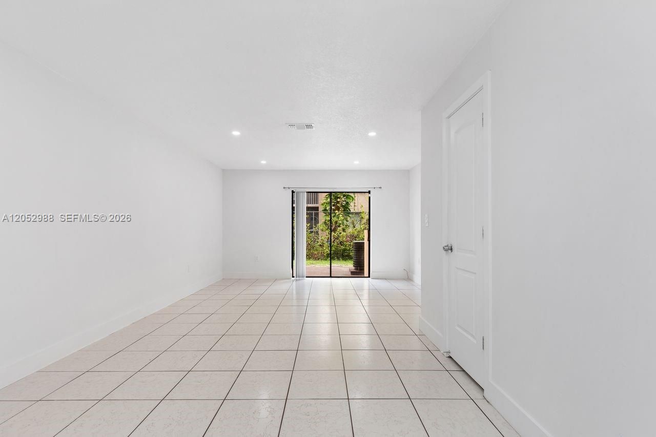 6854 NW 173rd Dr , Unit 209, Hialeah, FL 33015 Photo