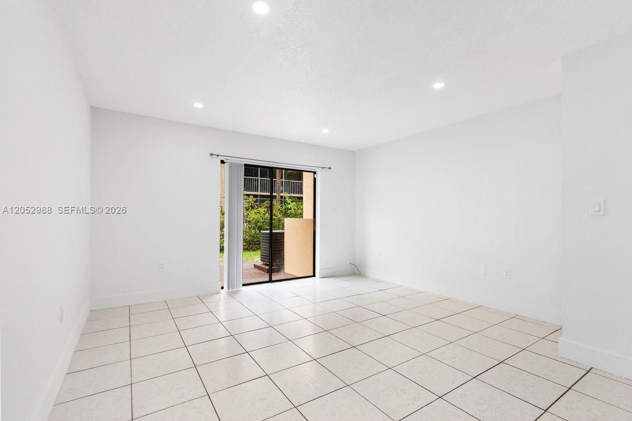6854 NW 173rd Dr , Unit 209, Hialeah, FL 33015 Photo