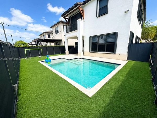3258 W 99th Pl , Hialeah, FL 33018