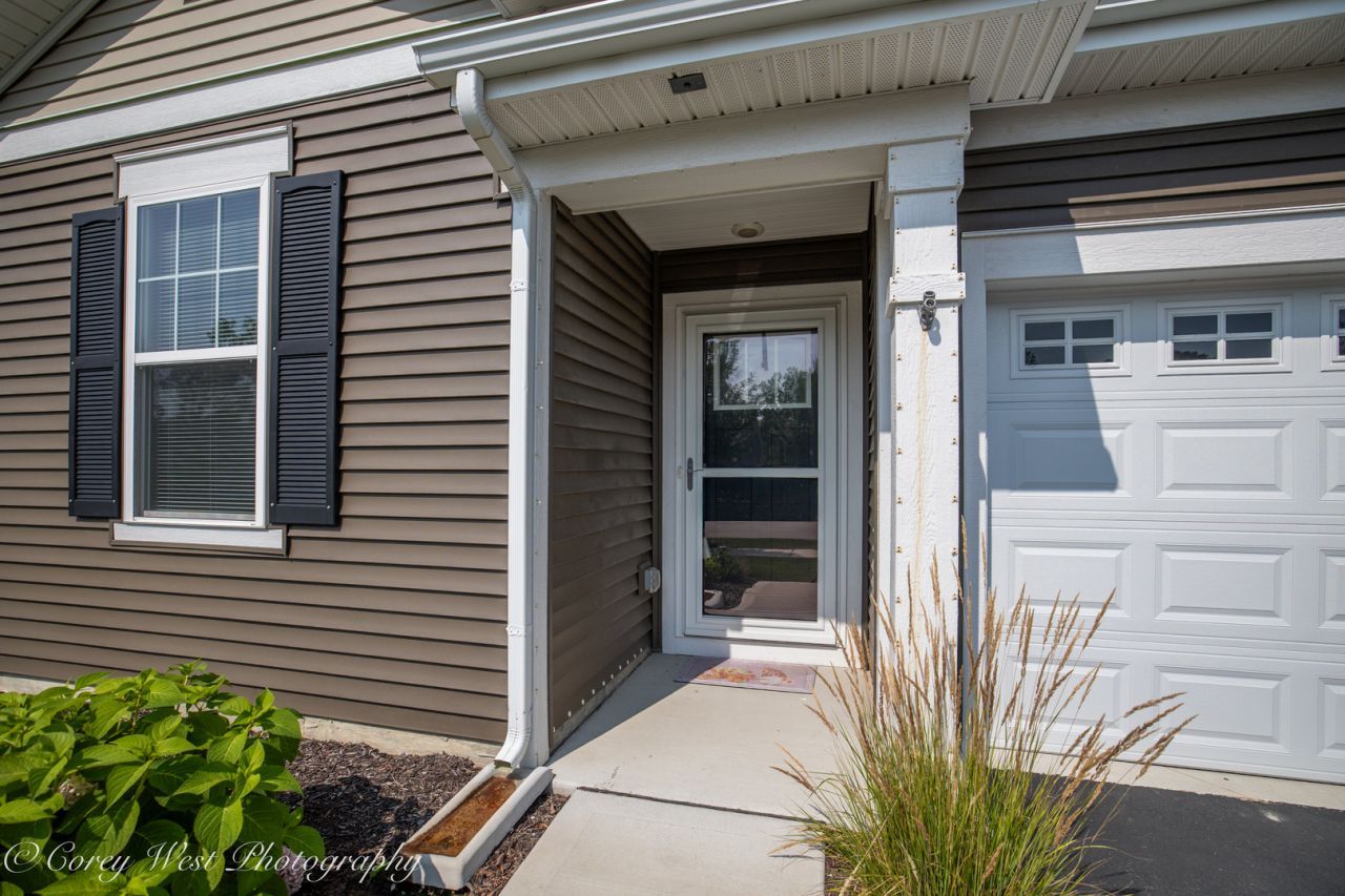 930 Fitzwilliam Way, North Aurora, IL 60542 Main Photo