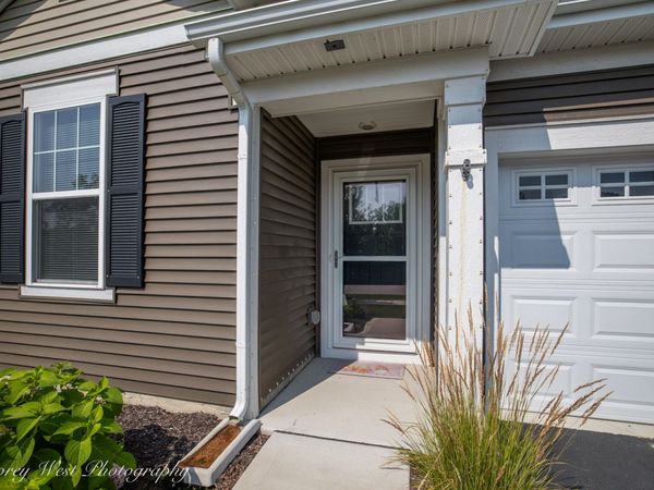 930 Fitzwilliam Way, North Aurora, IL 60542