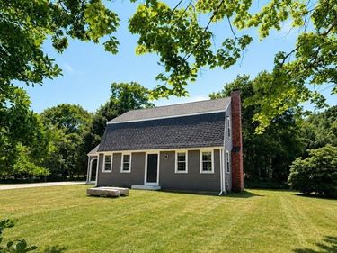 18 Olivers Ln, Mattapoisett, MA 02739