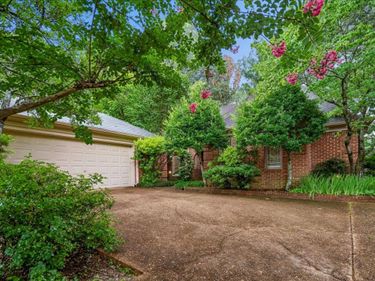 8685 CHRIS SUZANNE CIR, Memphis, TN 38018
