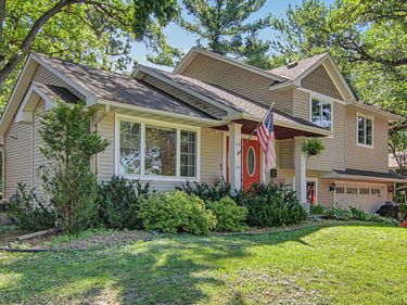 4640 Nine Mile Creek Parkway, Bloomington, MN 55437