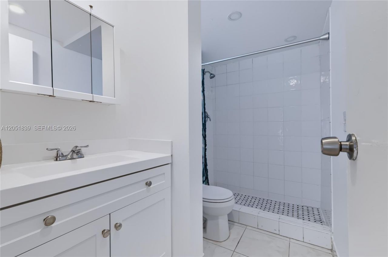 Please Call For Address, Unit D108, Plantation, FL 33324 Photo