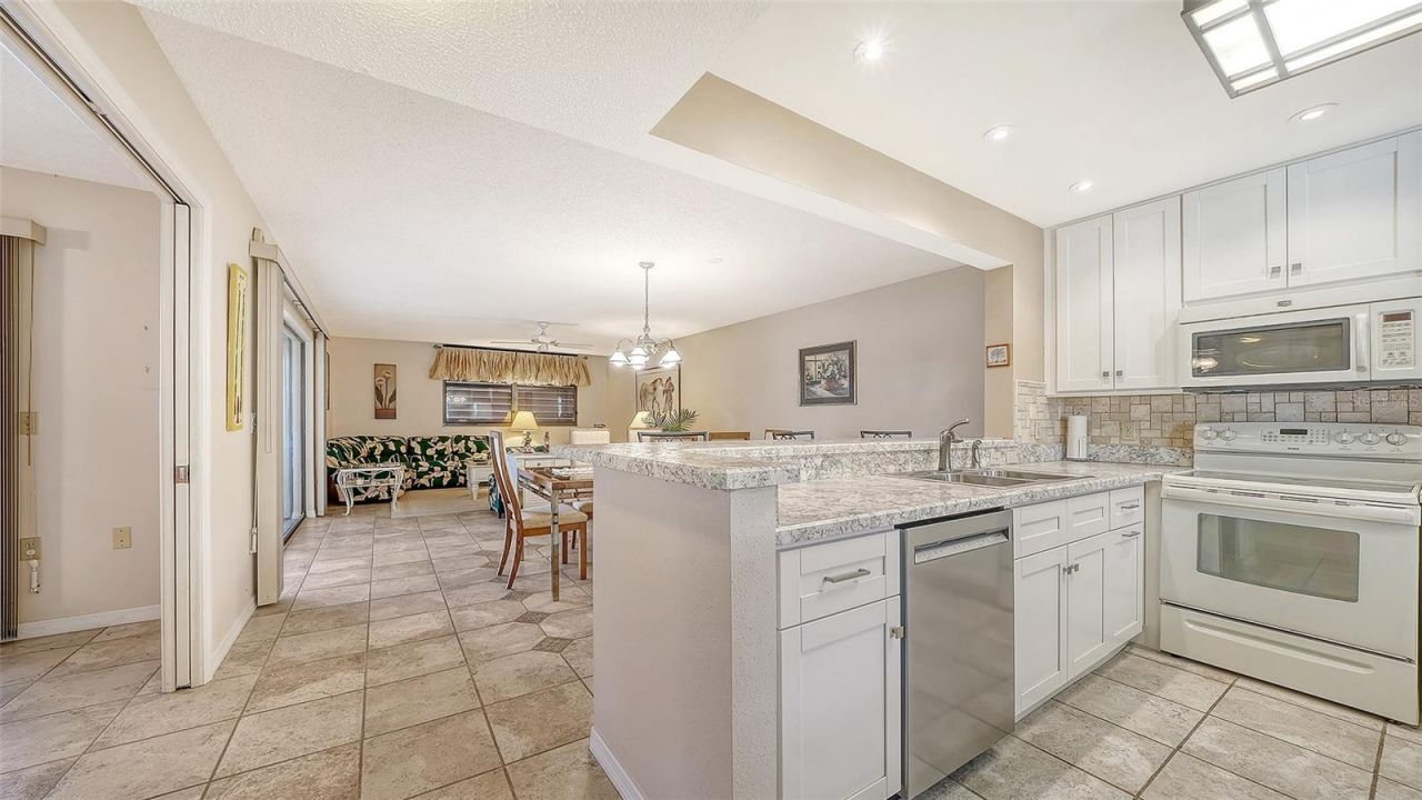 301 Timberlake Drive, Bradenton, FL 34210 Photo