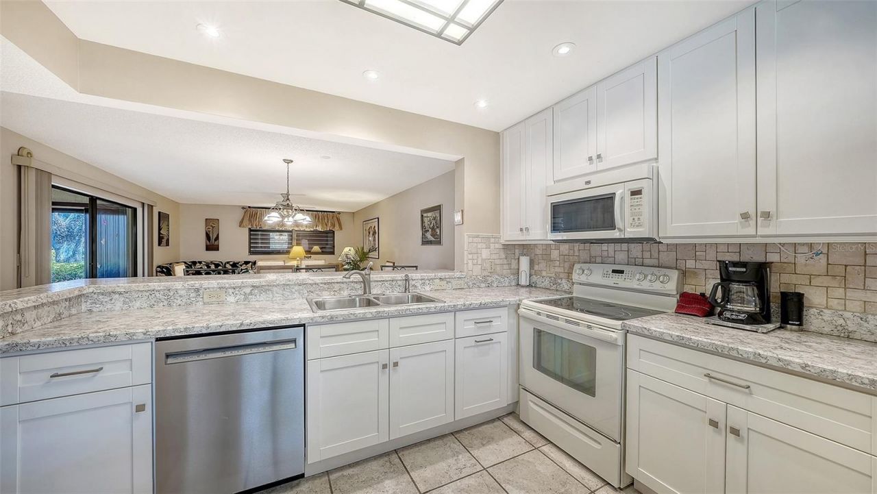 301 Timberlake Drive, Bradenton, FL 34210 Photo