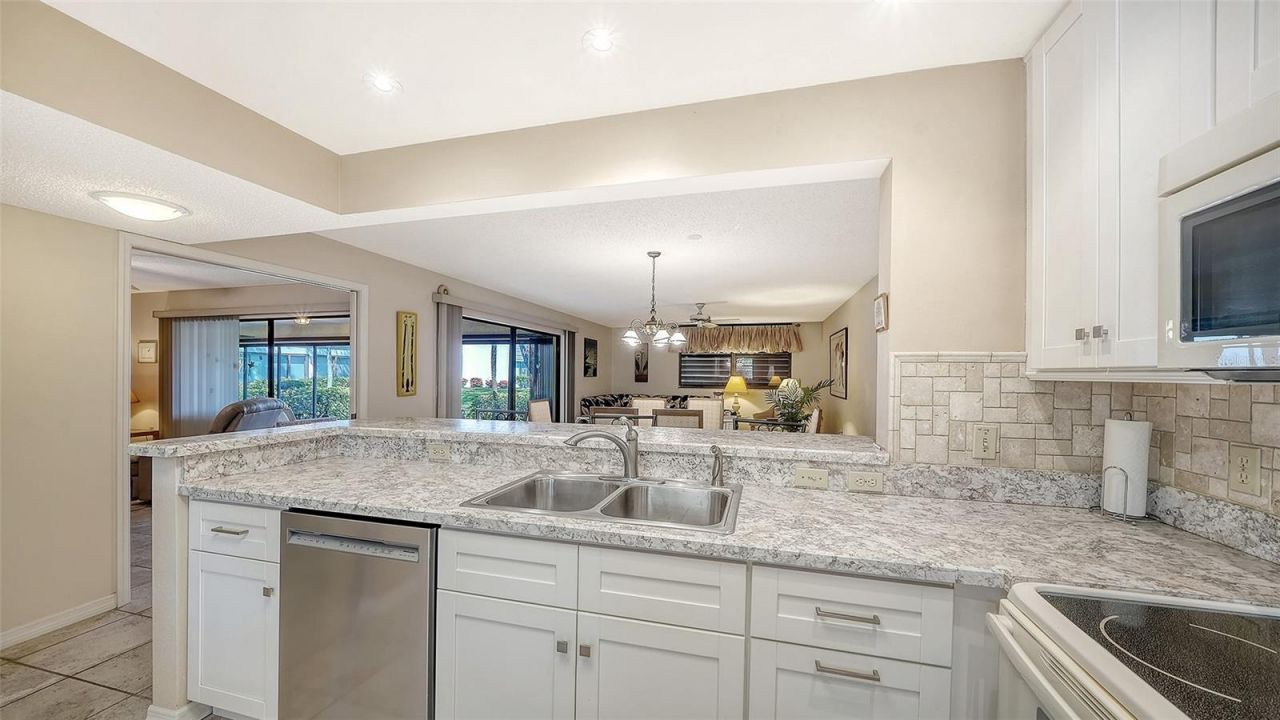 301 Timberlake Drive, Bradenton, FL 34210 Photo
