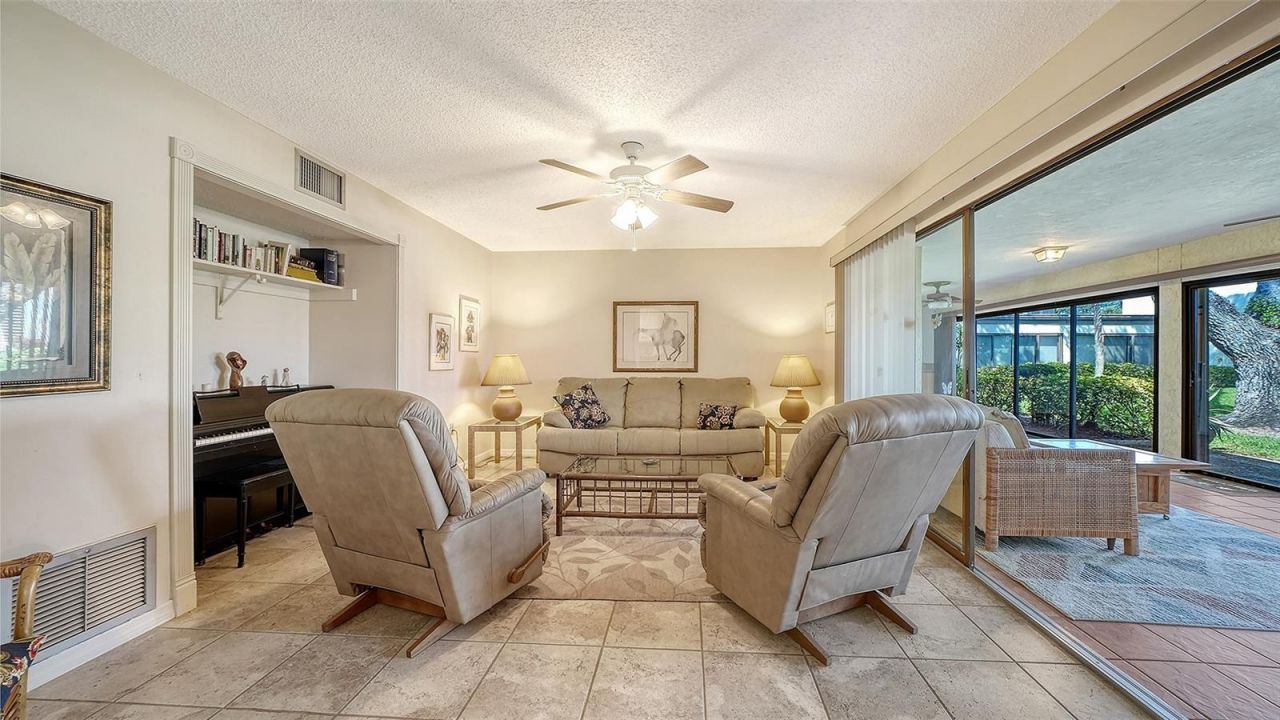301 Timberlake Drive, Bradenton, FL 34210 Photo