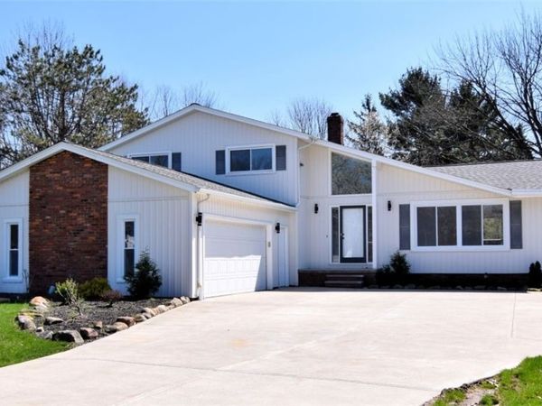 6088 Williamsburg Drive , Highland Heights, OH 44143