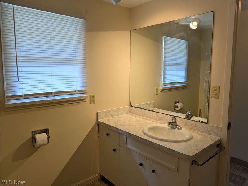13992 E Center Street, Burton, OH 44021 Photo 5